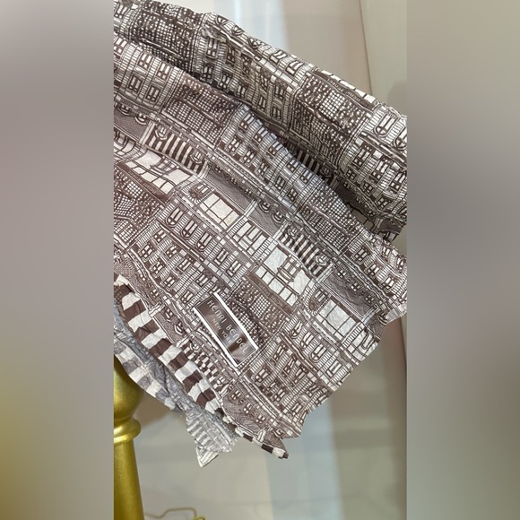 Henri Bendel Wrapping Paper Tissue Paper 🤍🤎 2 sheets - Picture 3 of 14